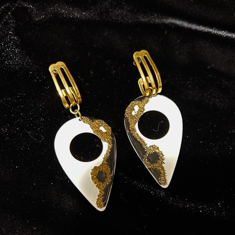 Estate Jewelry 80s vintage Gold & white glitter dagger shaped drop Earrings